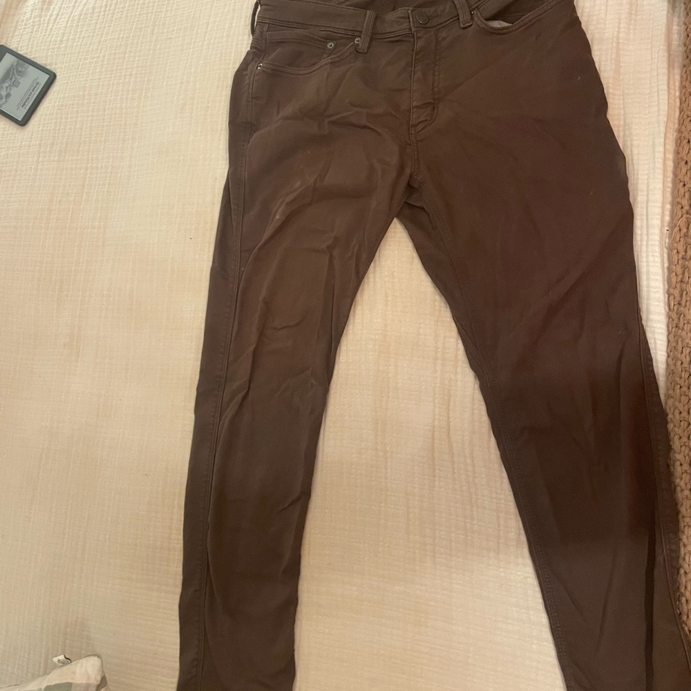 DU/ER athletic stretch taper men’s brown jeans
